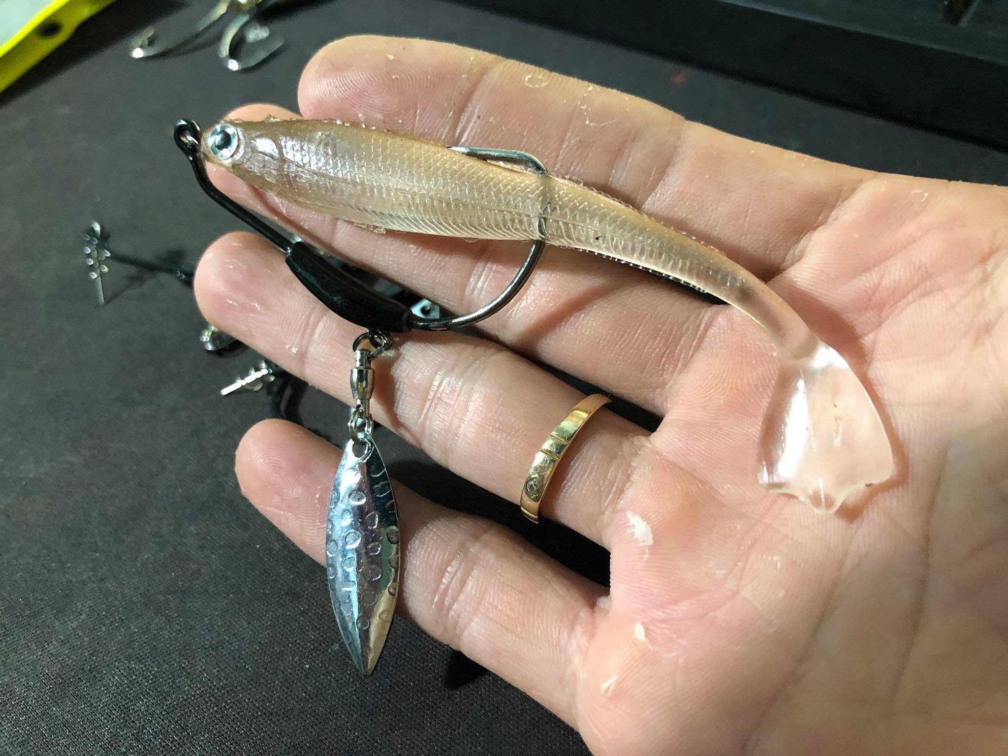 Mồi mềm câu lure đuôi chân vịt - kèm lưỡi câu có thìa