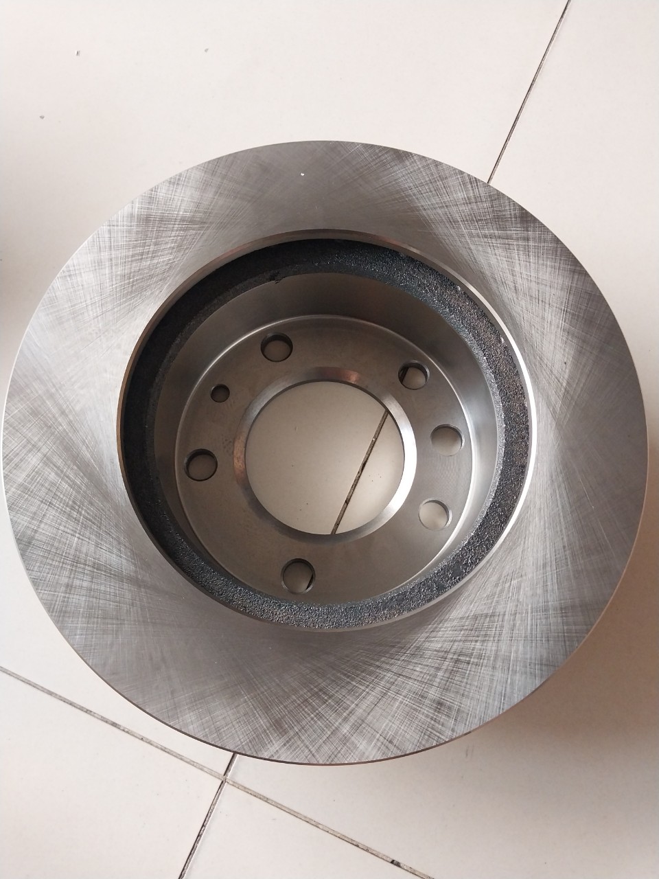Đĩa phanh trước xe mercedes sprinter 16 chỗ