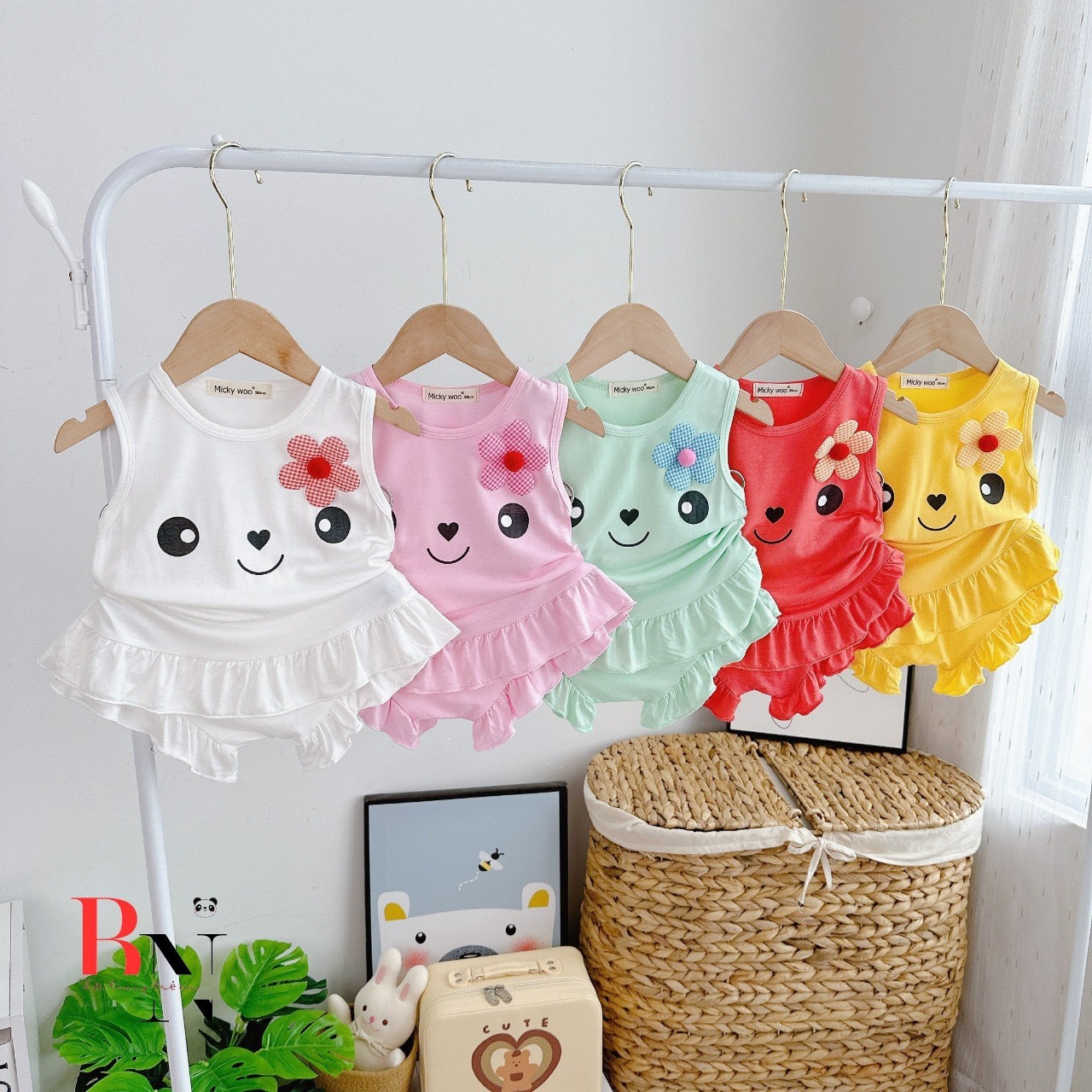 Bộ sát nách quần chip bèo đính hoa thun lạnh minky mom cho bé gái từ 7-19kg