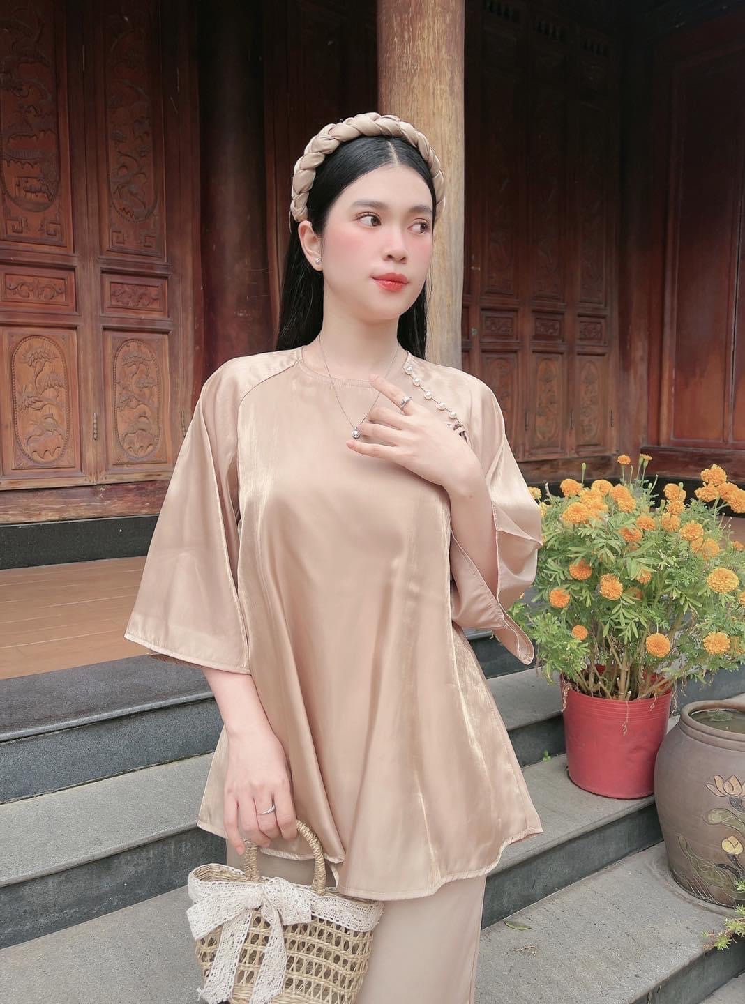 Đồ lam đi chùa-lụa gấm
