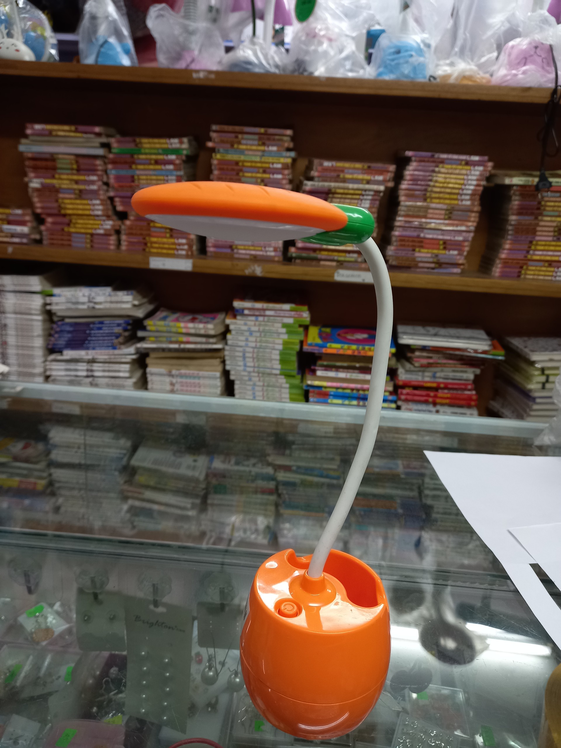 Đèn học để bàn xoay 360 độ hình cute
