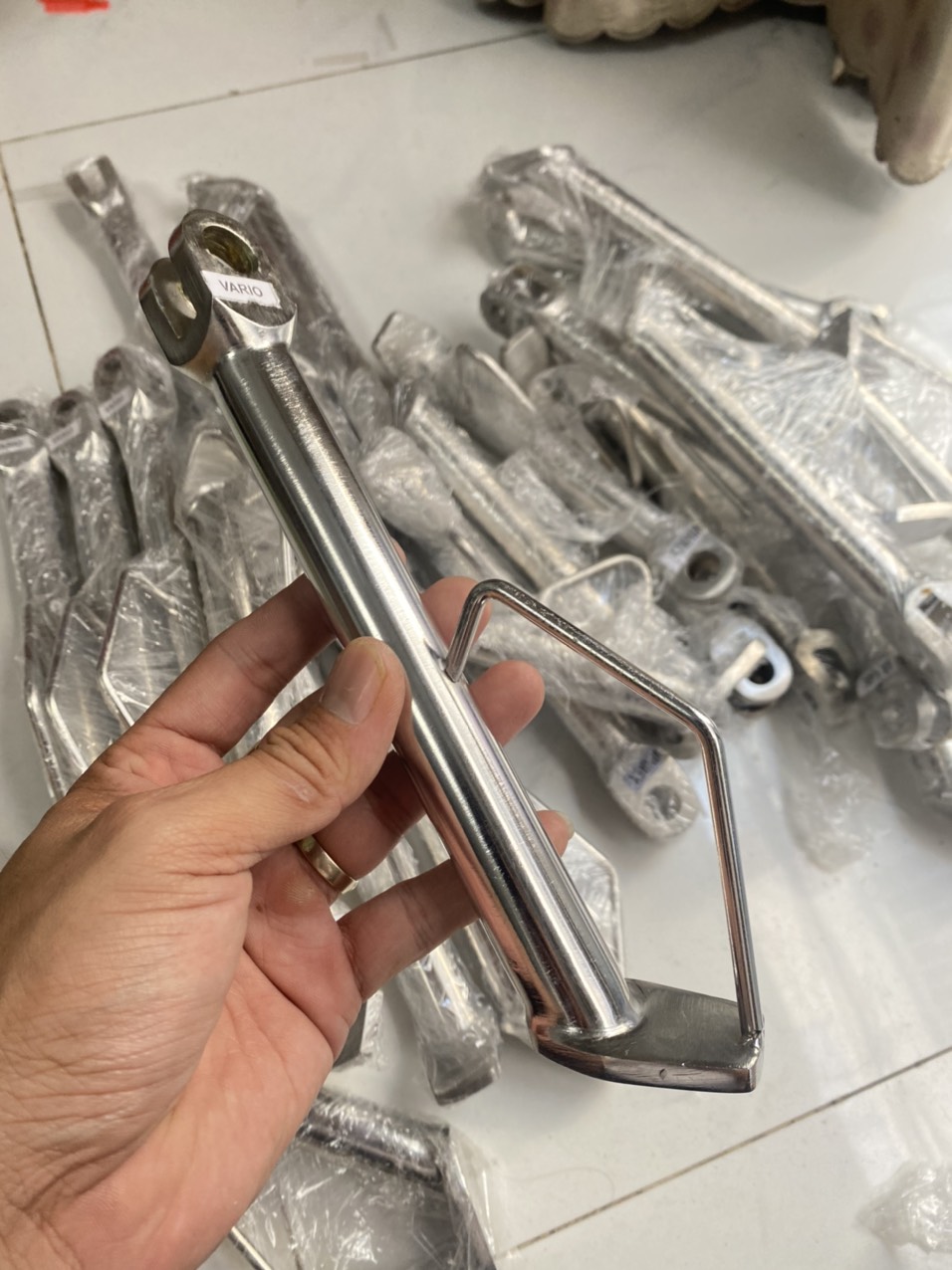 Chân chống nghiêng inox đặc cho nhiều dòng xe phổ thông siêu bền