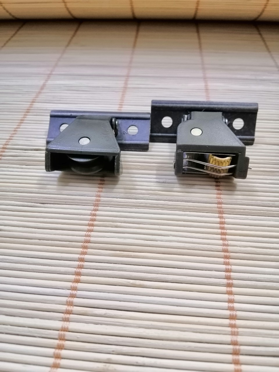 cặp ròng rọc kéo lên tự hãm tự dừng