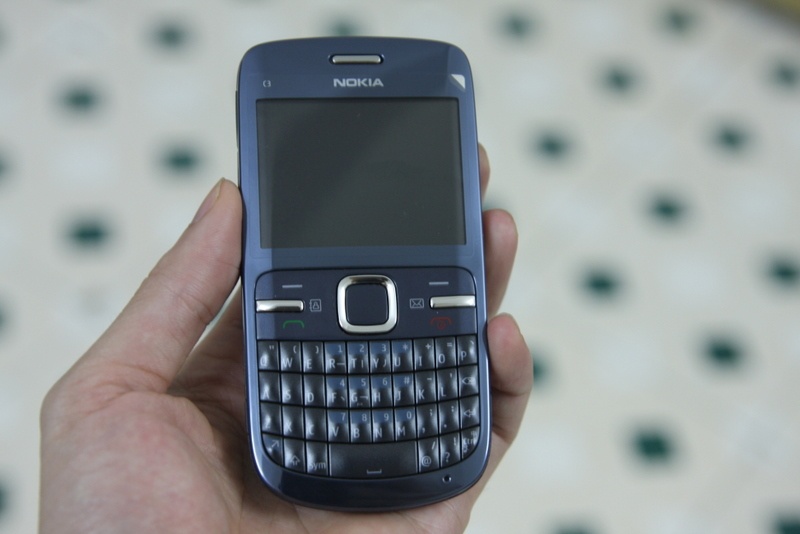 Điện thoại độc bàn phím 24 số cổ NOKIA C3 00 Wifi giá rẻ bảo hành 6 tháng.