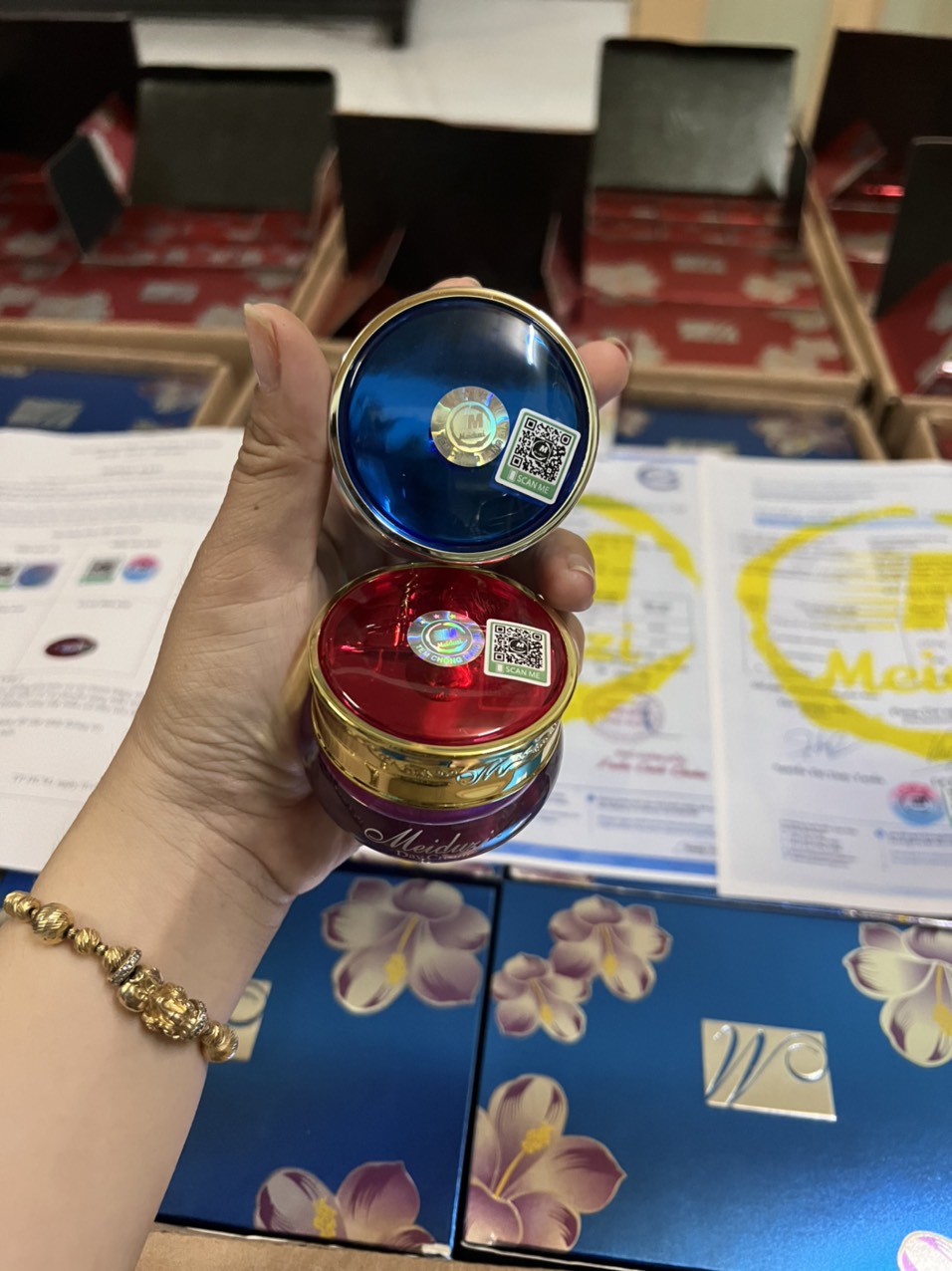 Kem Meiduzi nhật bản 2 tem như hình tem check BCA