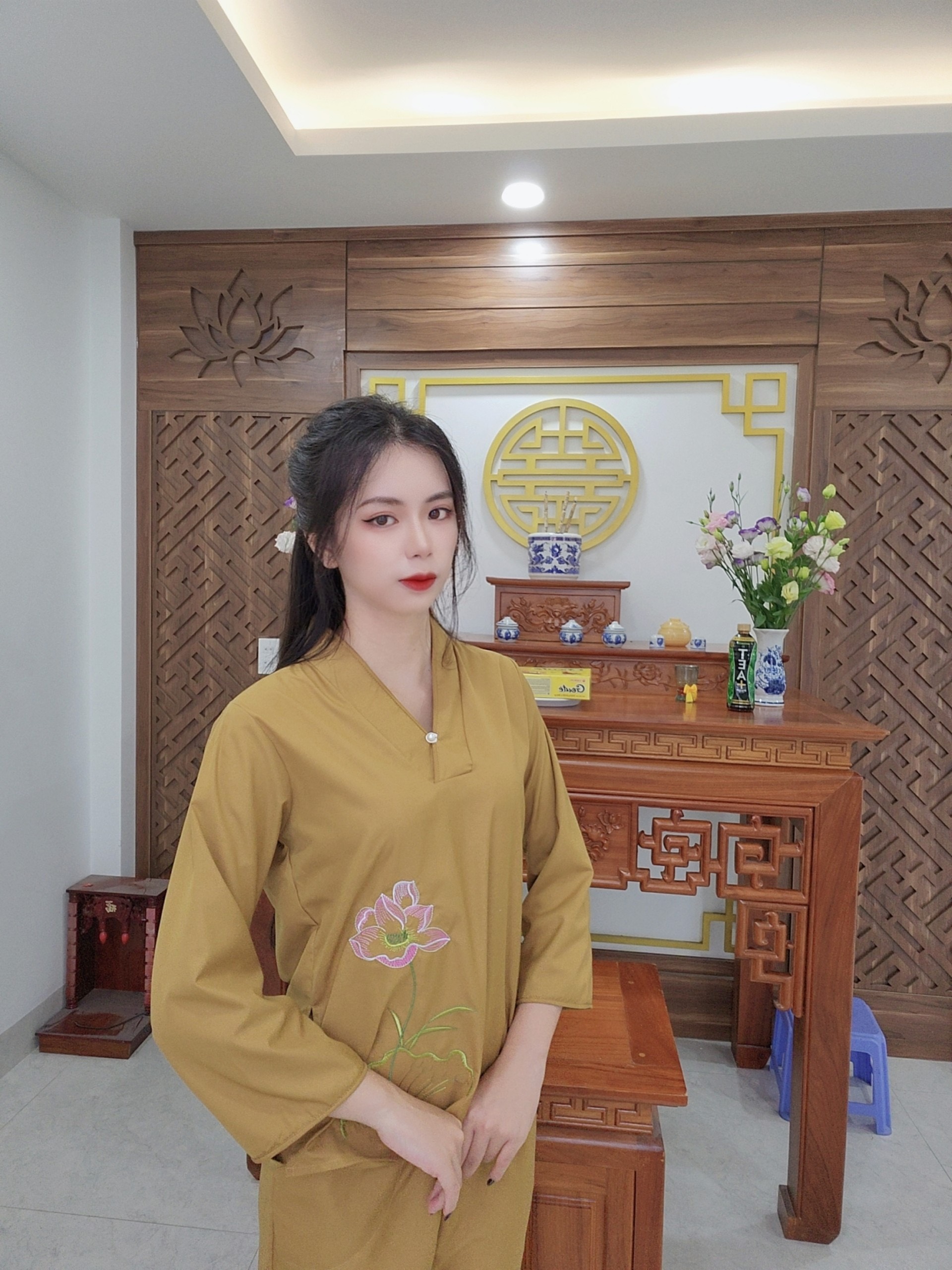Set bộ lam đi lễ chùa thêu hoa sen đính nút ngọc trai d35