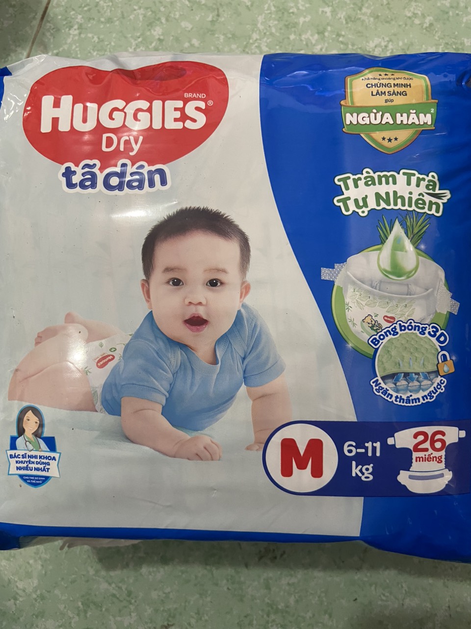 Tã dán huggies hương tràm trà m26 - hsd luôn mới