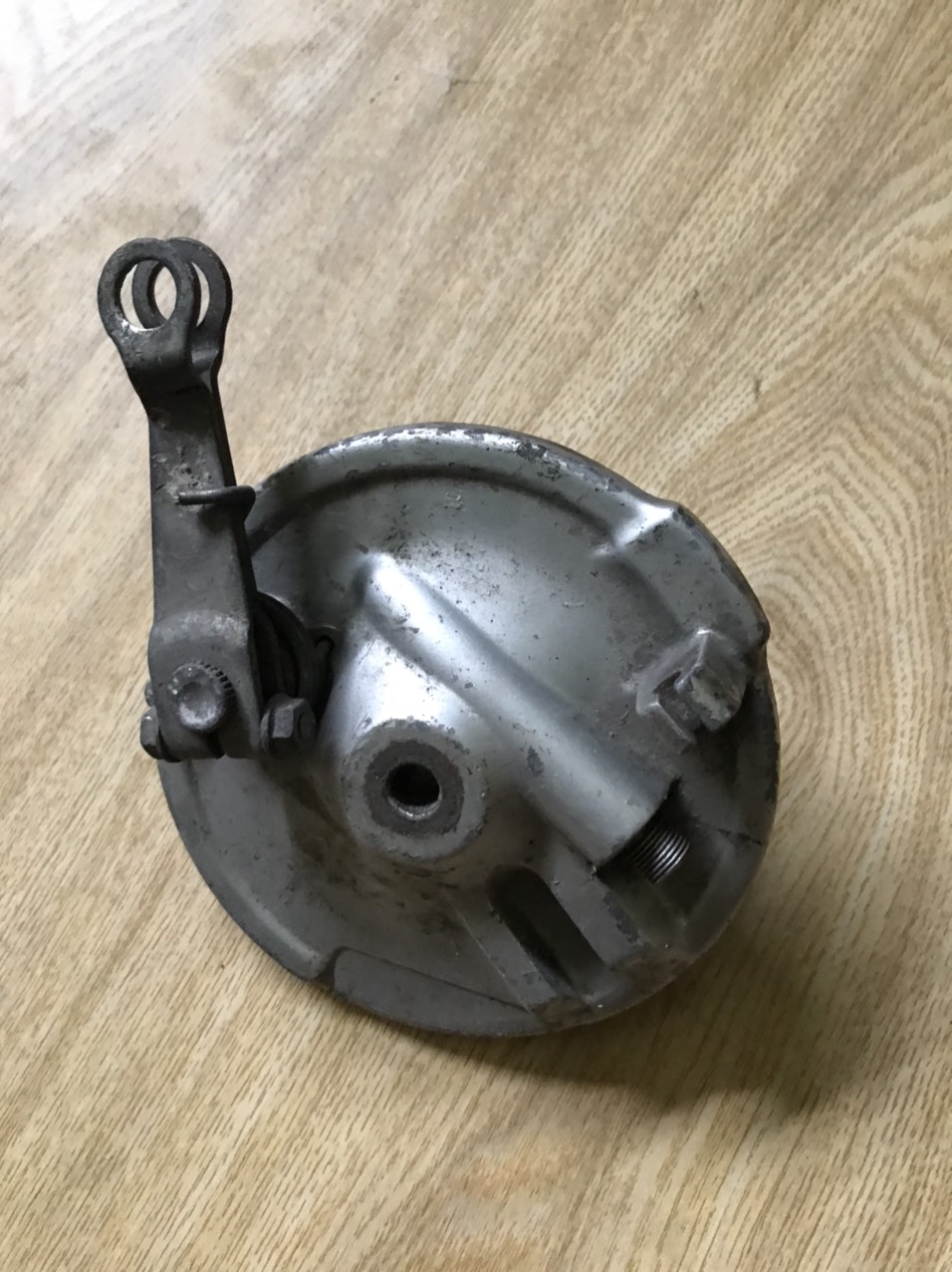 MÁ ĐÙM TRƯỚC-NẮP MAY Ơ BÁT PHANH CŨ CHO HONDA NHẬT CÚP 81 82 DD GẮN ZIN KHÔNG CHẾ CHÁO THEO XE SẢN PHẨM ZIN HÃNG