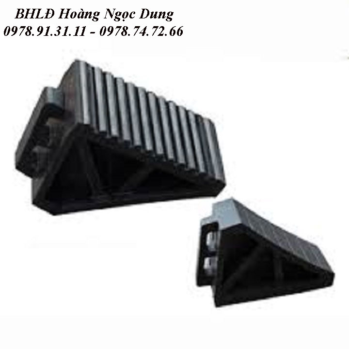 Cục chặn . cục chèn bánh xe o tô. cục chèn bánh xe cao su di động