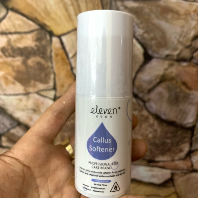 Chai xịt mềm da chà gót eleven