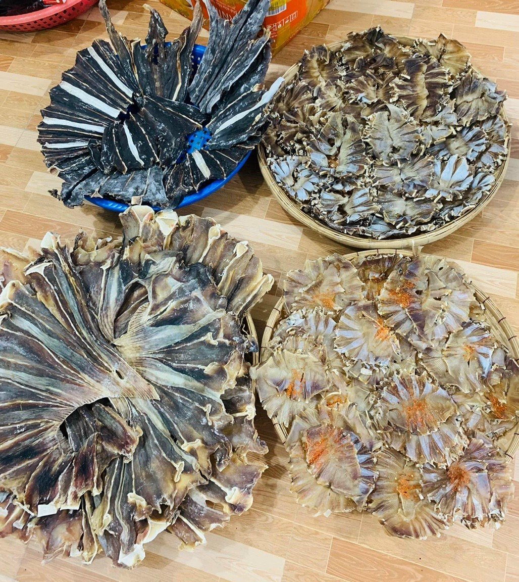 Khô cá đuối không tẩm: 260k/kg, 140k/500g. khô cá đuối tẩm: 270k/kg,150k/500g -ngoc ngoc cm