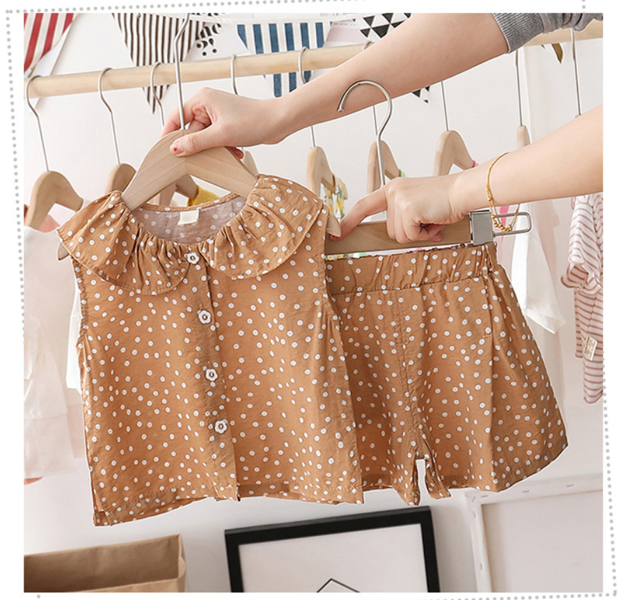 Đồ bộ bé gái cao cấp, quần đùi, áo sơ mi sát nách, cổ lá sen, họa tiết chấm bi