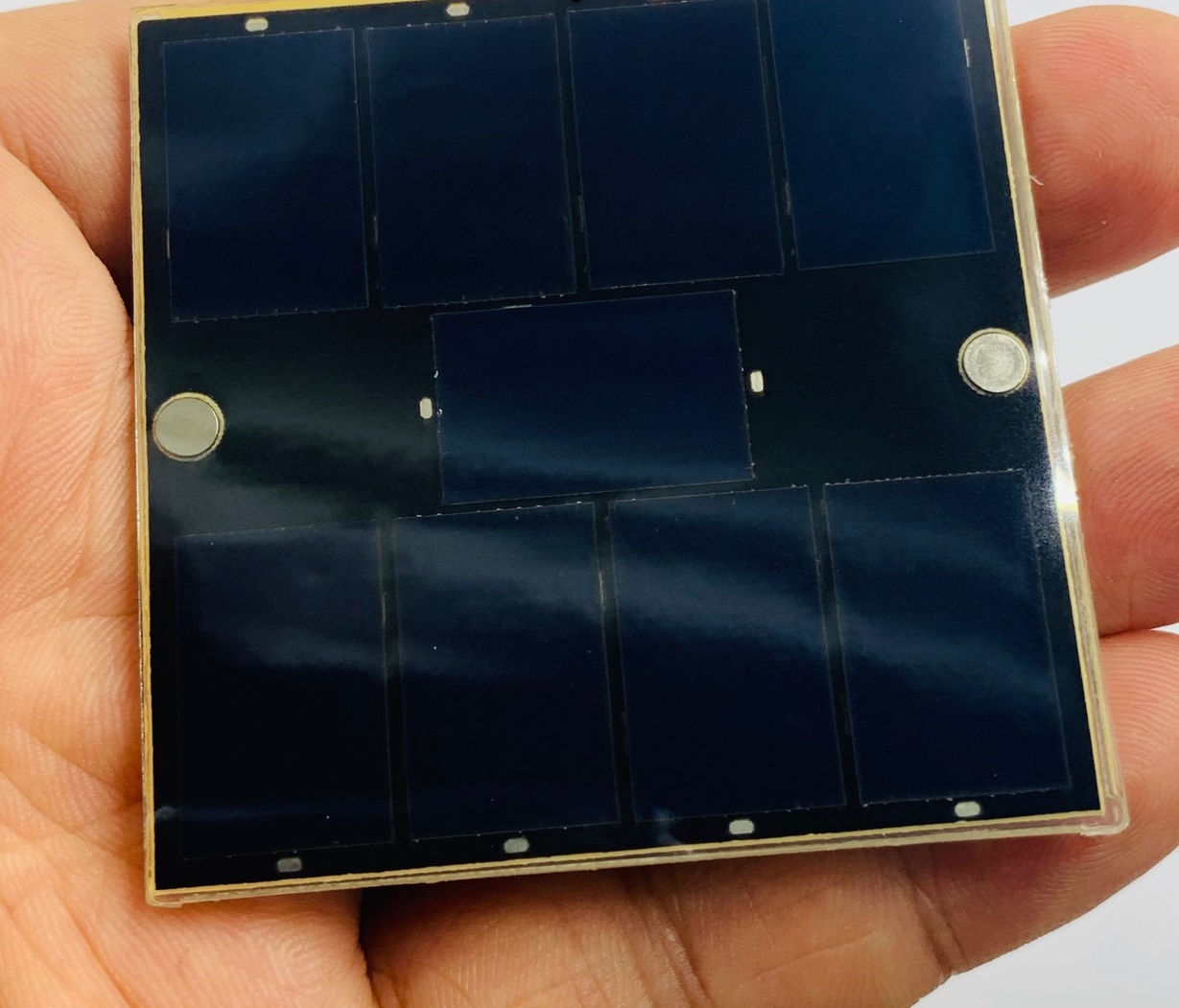 Pin năng lượng mặt trời 6v/ 0.5w 5.5cmx5.5cm cũ đã qua sử dụng!