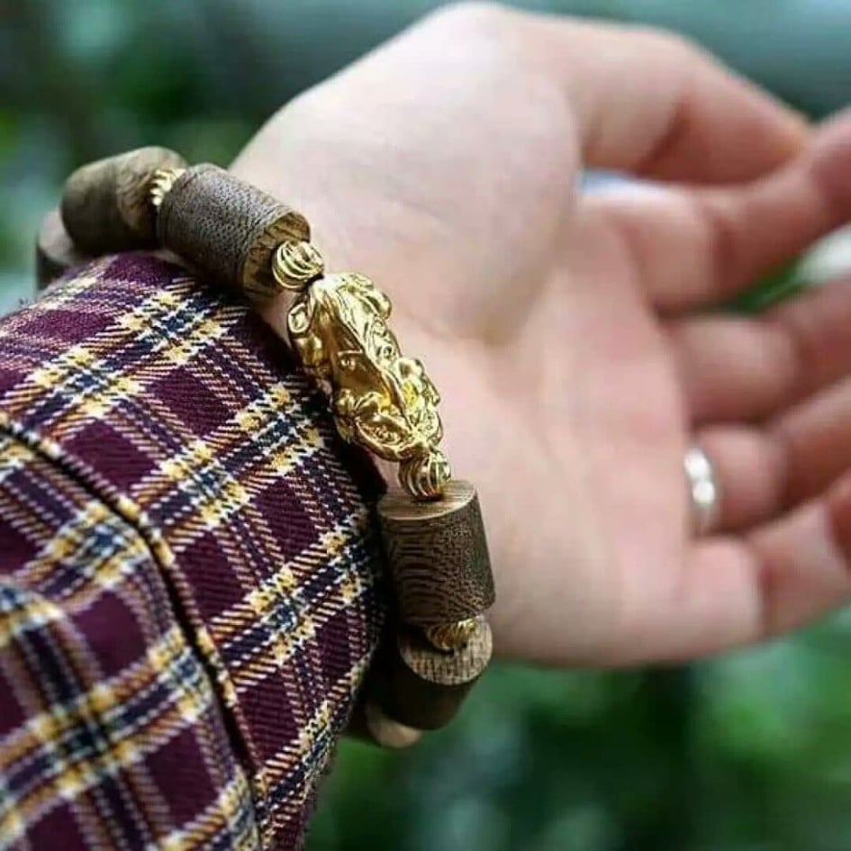 Vòng tay gỗ trầm hương tốc tự nhiên(có size tay cho cả nam+ nữ từ 45 đến 85kg) - Kèm hộp đựng cao cấp