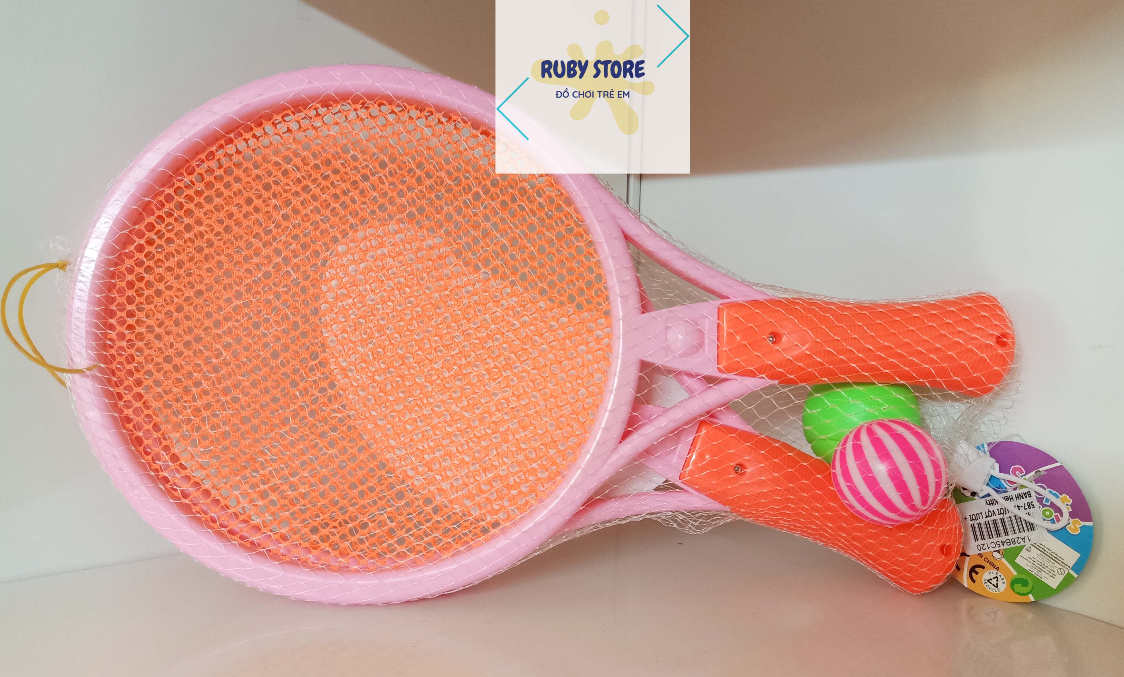 Cặp vợt đánh tennis và 2 quả bóng cho bé