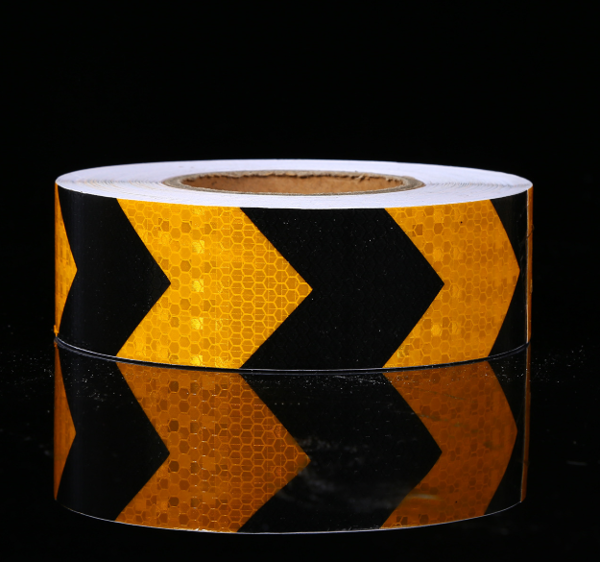 Decal phản quang hình mũi tên ( màu vàng - đen)