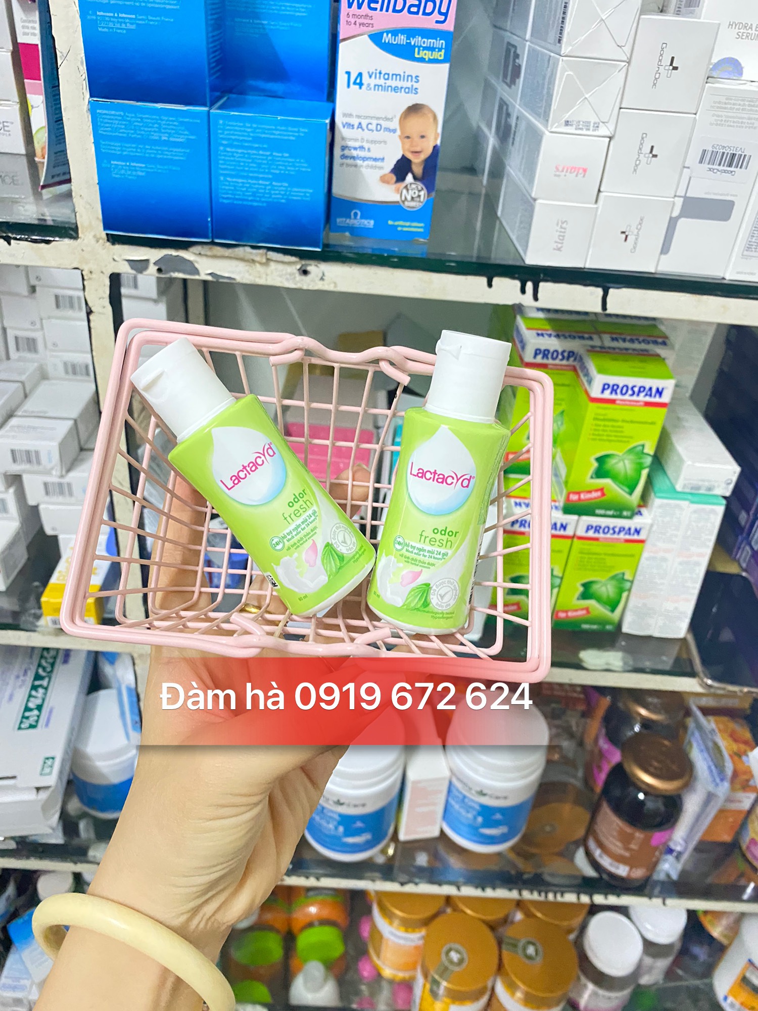 Dung dịch vệ sinh phụ nữ Lactacyd lá trầu