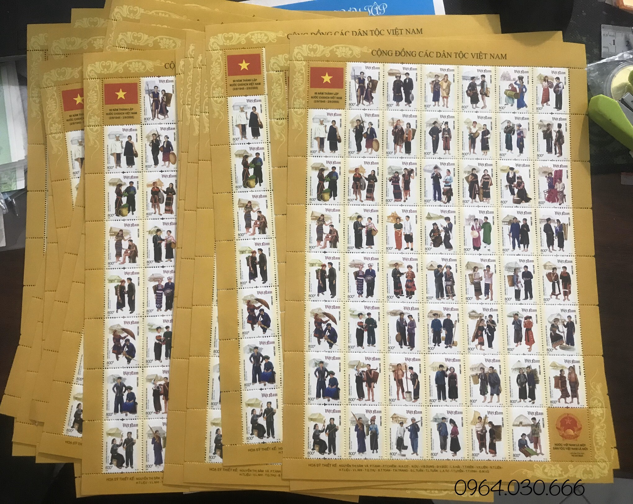 Bloc tem 54 dân tộc Việt Nam nguyên khối