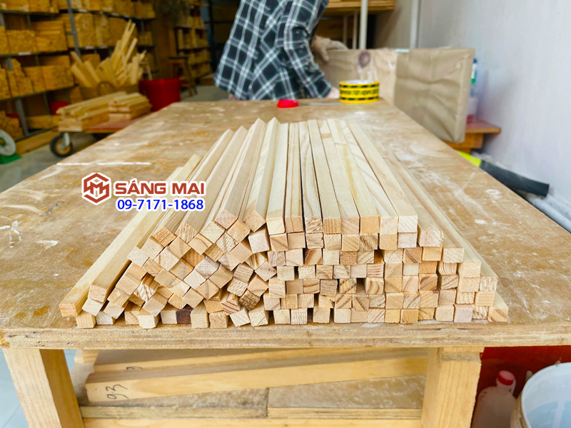 [MS133] Combo 10 thanh gỗ thông vuông 1cm x 1cm x dài 30cm + bào láng 4 mặt