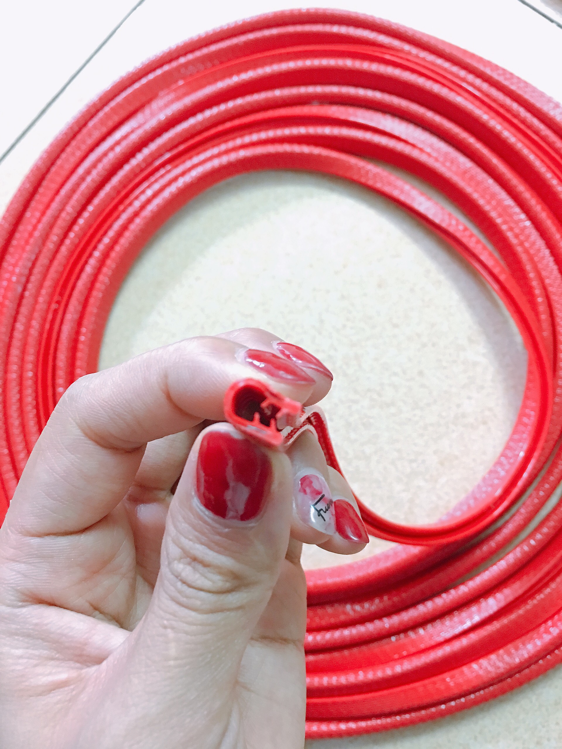 Nẹp viền chữ U cao su lõi thép trang trí và chống xước nẹp viền cánh cửa ô tô cuộn 5 mét màu Đỏ