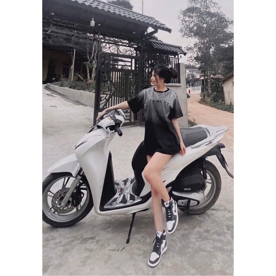 Áo phông loang mẫu mới màu đen hồng cực xinh ảnh thật ở cuối