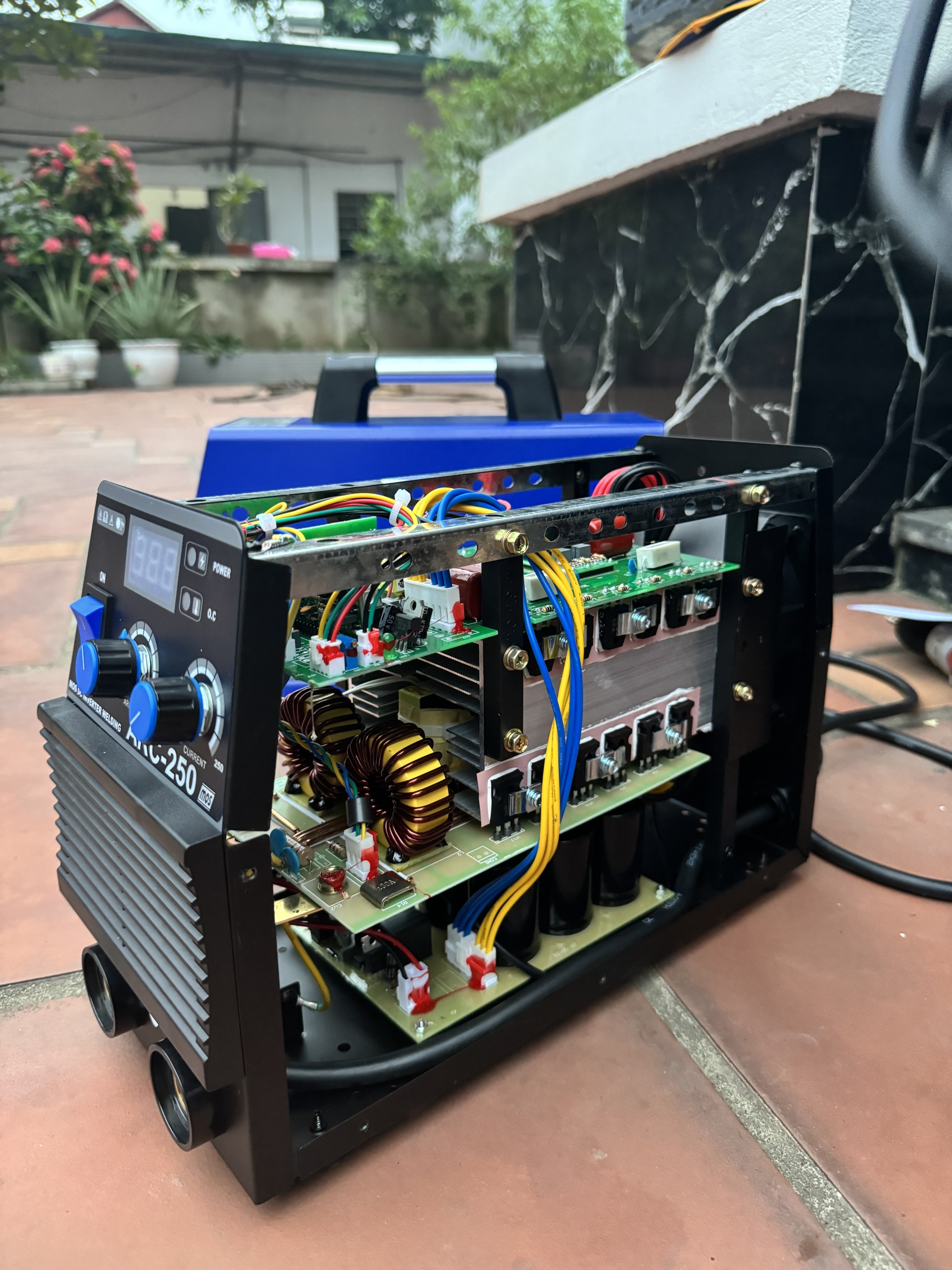Máy hàn điện tử rilanr 250 mos chuyên hàn que 4.0