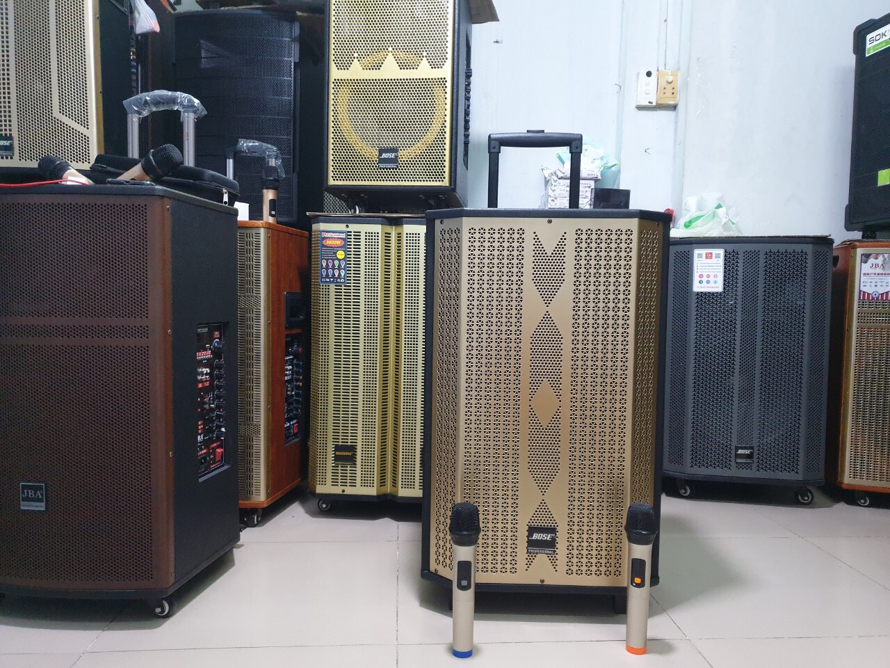 Loa Keo Model X1522, Basss 40Cm, 2 Micro UHF Khong Day Cong Suat 600w