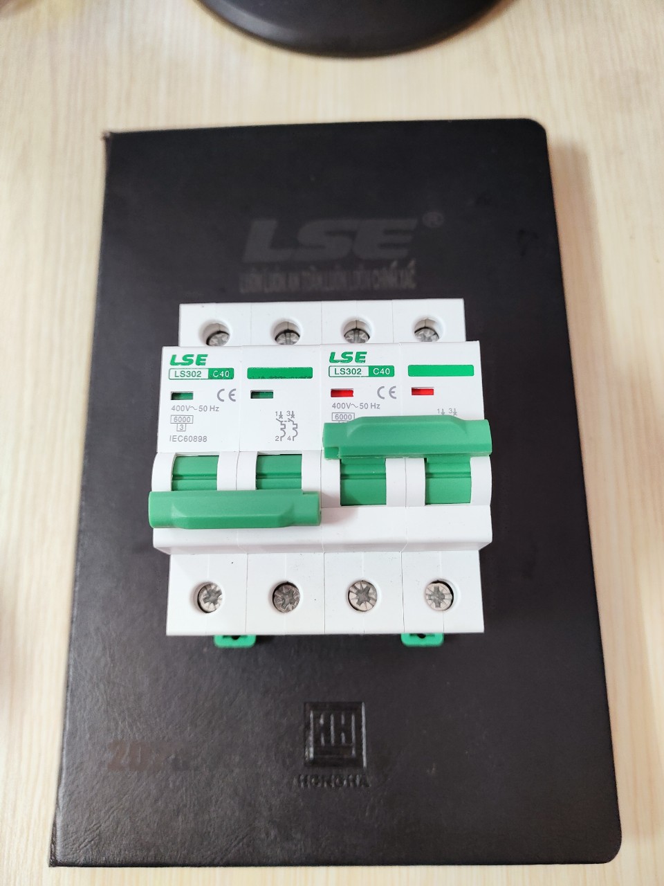 Cb đảo chiều 2 pha lse - cầu dao đảo tự động