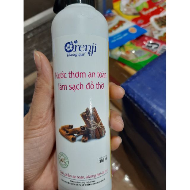 Nước thơm an toàn làm sạch đồ thờ.