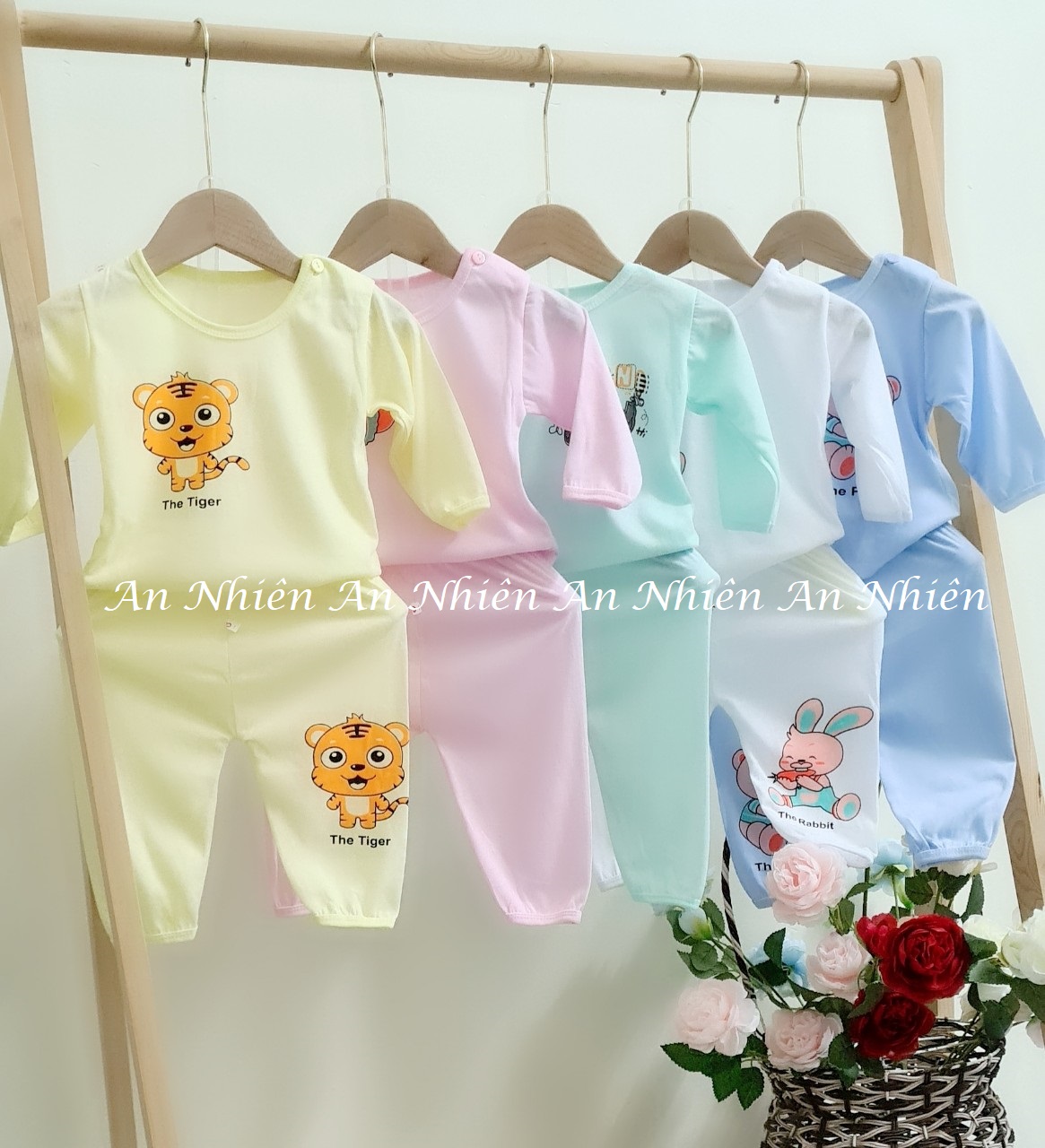 Set 5 bộ quần dài áo gấu lệch khuy vai cho bé 3-14kg