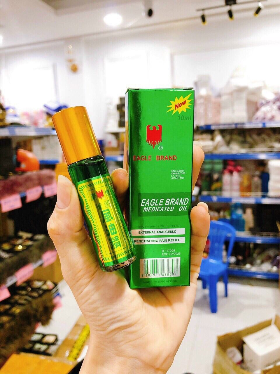 Dầu gió dầu lăn xanh con Ó Singapore dạng lăn , dầu nóng chấm dứt cơn đau, mệt mỏi chuẩn Sịn côn trùng đốt