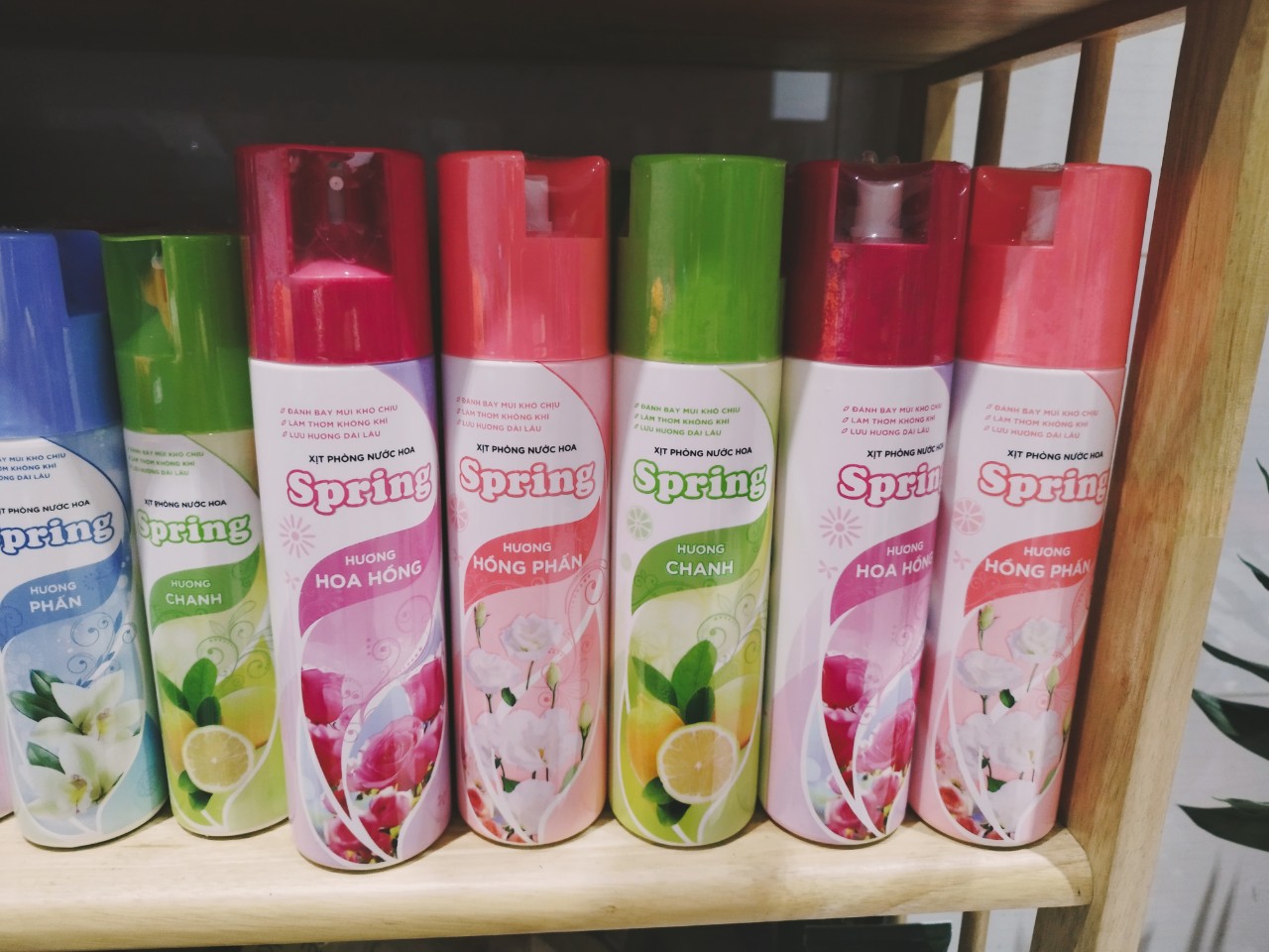 Xịt phòng nước hoa spring 400ml hương thơm lâu, khử mùi phòng.