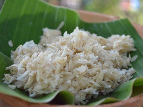 Cốm dẹp cán mỏng - đặc sản trà vinh