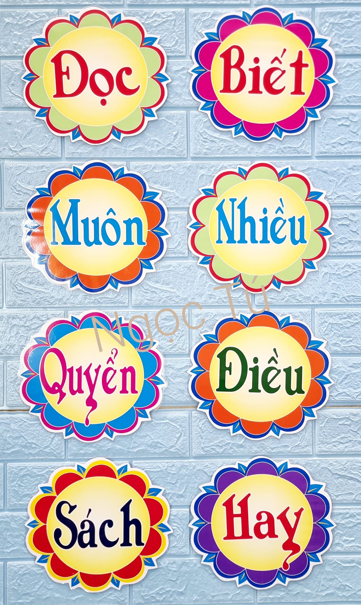 Khẩu hiệu trang trí thư viện lớp.
