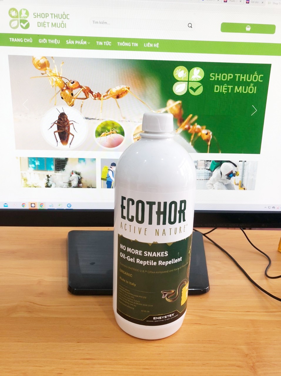 Tinh dầu xua đuổi rắn - ecothor - chai 1 lít