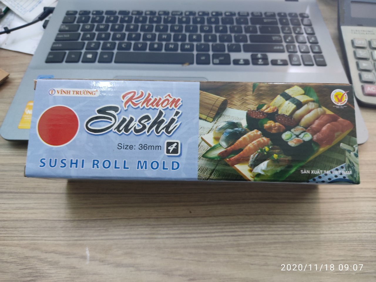 Khuôn sushi nhựa cao cấp hình tròn 23 cm x 7 cm x 7 cm