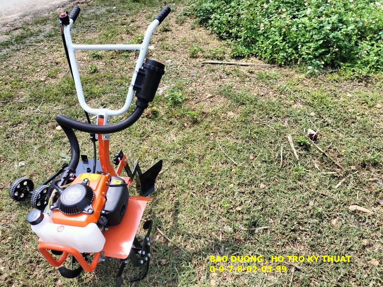 MÁY XỚI ĐẤT MINI LÀ CÔNG CỤ ĐẮC LỰC CỦA NHÀ NÔNG