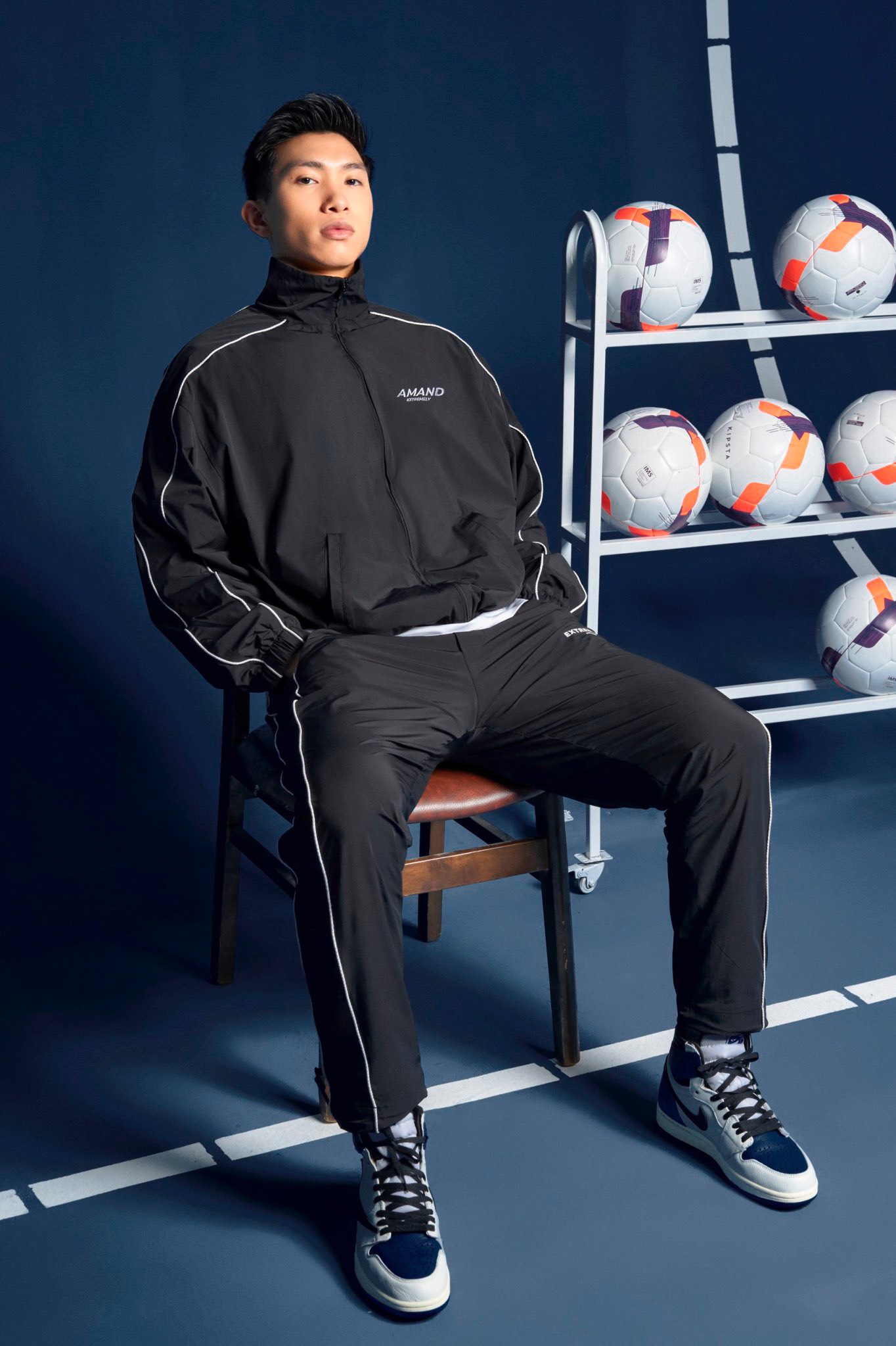 Bộ Gió Amand x Anh Vũ Beyond Tracksuit - Black