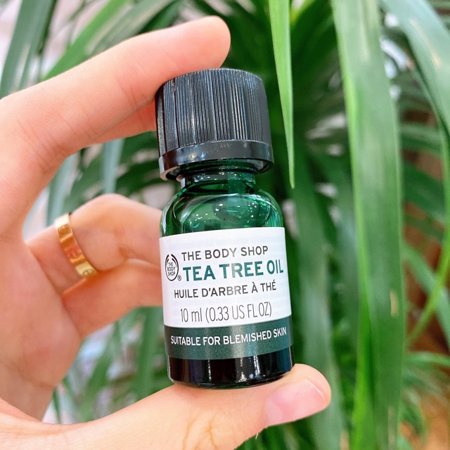 Tinh dầu trà giảm mụn The Body Shop Tea Tree Oil
