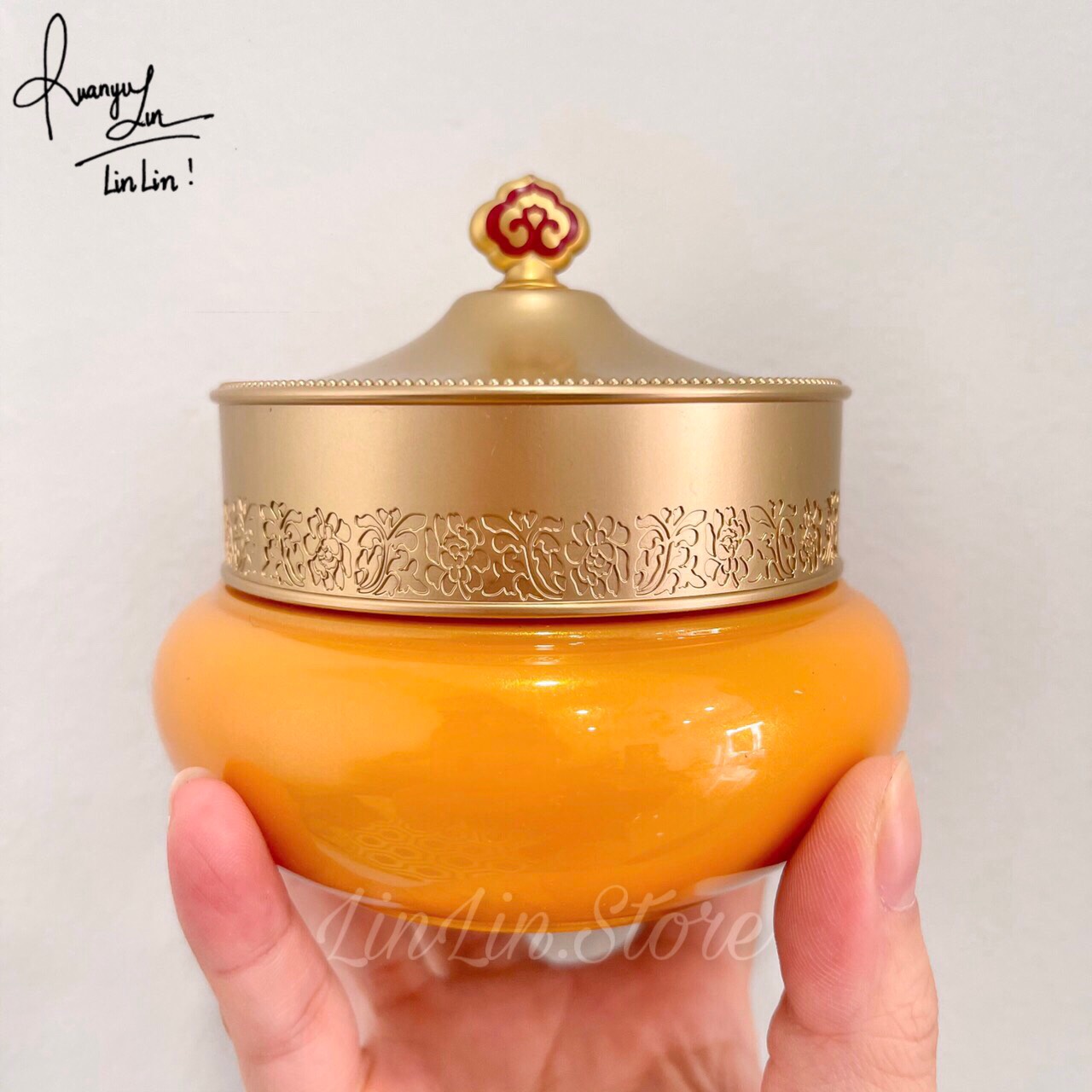 Tẩy trang dạng kem Whoo Facial Cream Cleanser 210ml làm sạch lớp chống nắng và trang điểm.