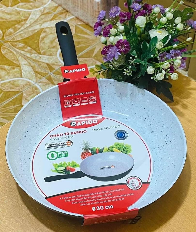 Chảo từ men gốm chống dính Rapido 24cm đáy chấm RP24-RD2, nhập khẩu từ Đức, chịu nhiệt tới 500 độ C, tay cầm Silicone