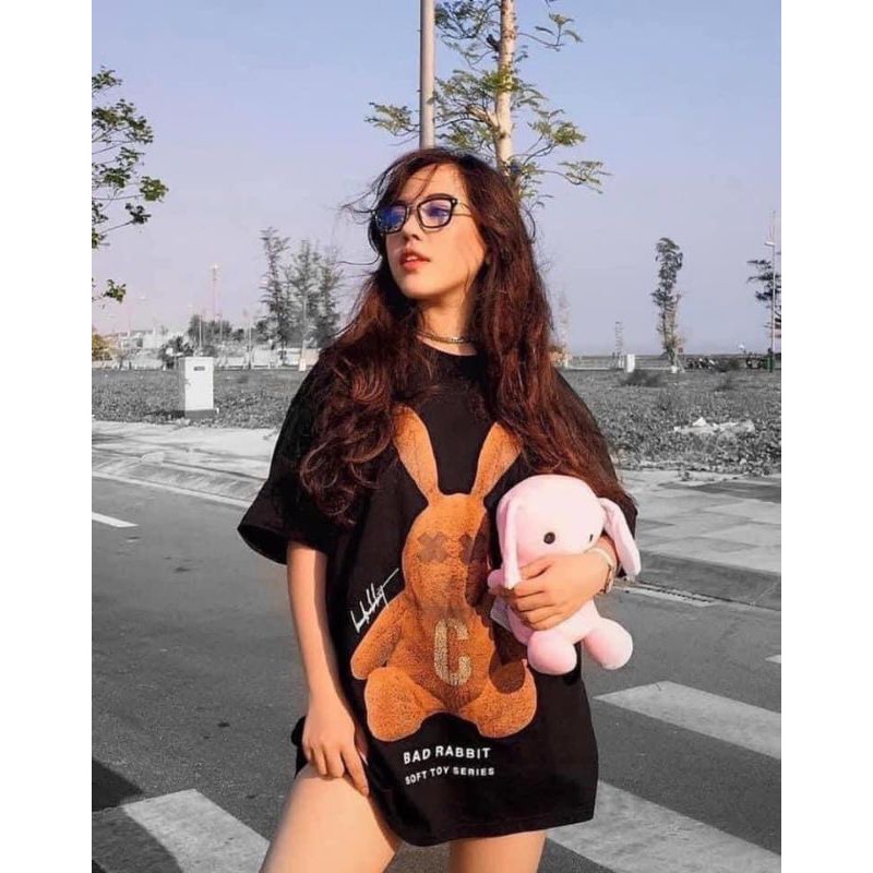 Áo phông form rộng dấu quần in 3d gấu rabbit nâu