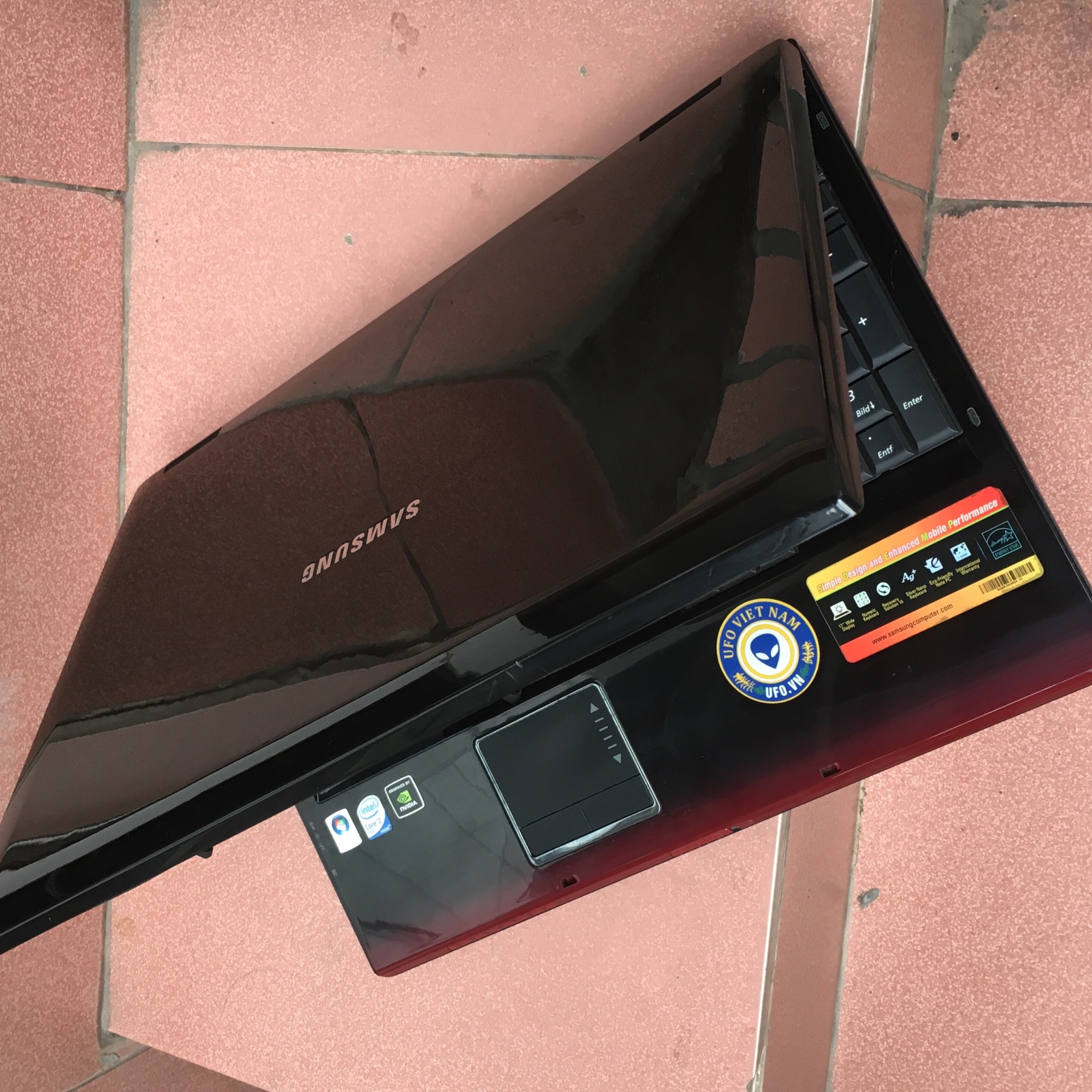 Laptop SamSung SE11 bóng loáng sang trọng đẹp long lanh thời trang văn phòng