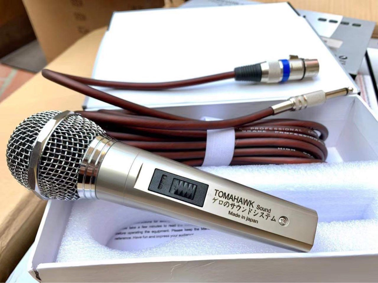 Micro có dây tomahawk - thiết kế bắt mắt, sang trọng - chất âm nhẹ, siêu sáng - bắt âm nhạy, chống hú, chống nhiễu tốt - dây dài 6m