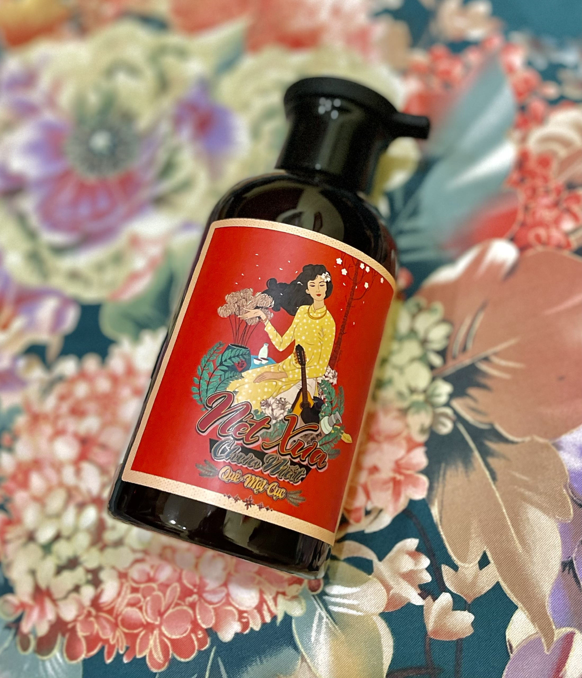 Dầu gội bưởi giảm rụng, mọc tóc thiên nhiên lành tính hiệu Quê Một Cục 350ml