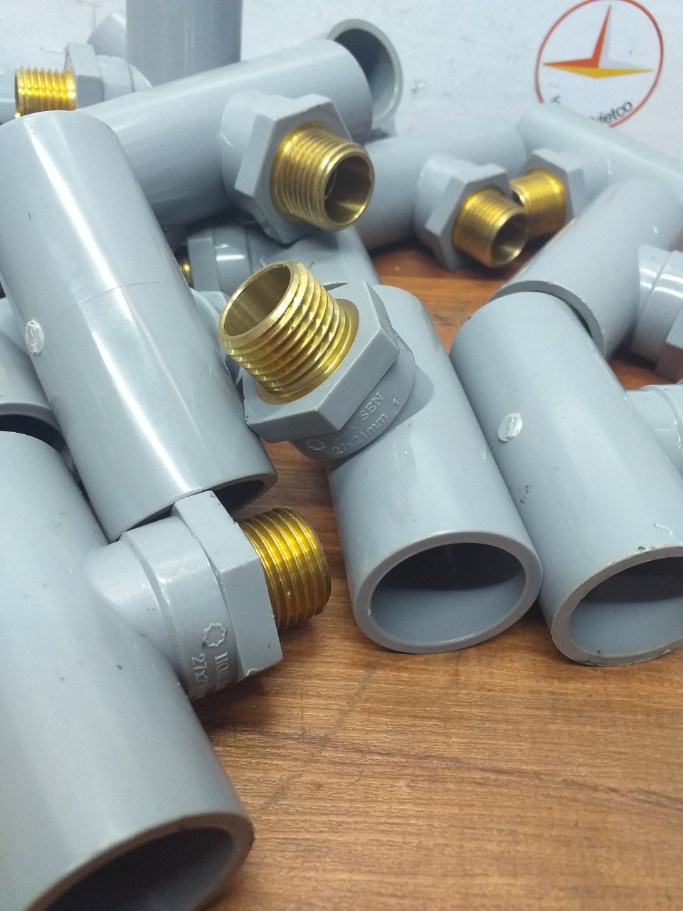 Tê ren ngoài thau 21 ống 27 Hoa Sen