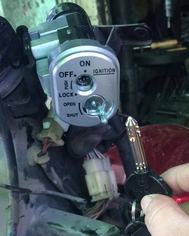 KHÓA XE MÁY CHỐNG TRỘM CAO CẤP 8 CẠNH - SEKAI dành cho  xe Wave RS, RSX, Wave S100, ko dành cho đời Fi