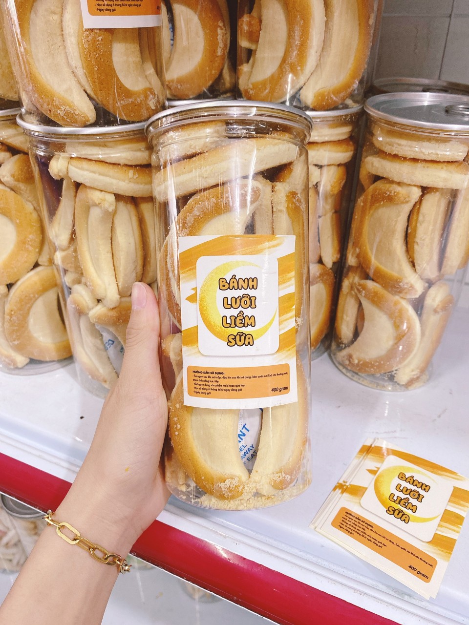 Bánh lưỡi liềm bơ sữa, bánh mặt trăng hũ pet 400g - heri food