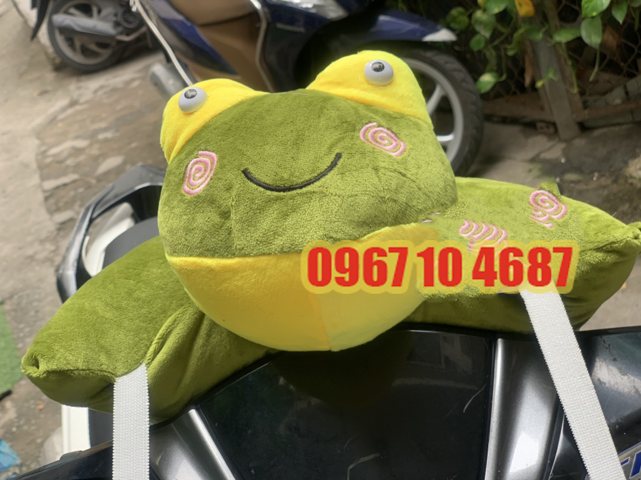 Gối đi xe máy 1 đầu cho bé - ếch xanh
