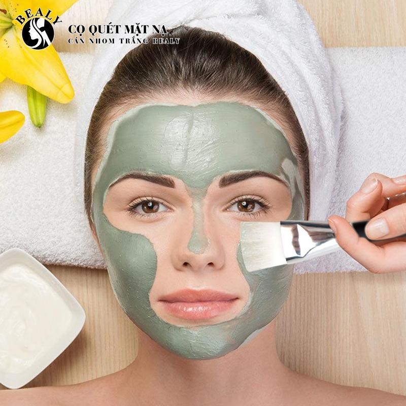 Chổi quét mặt nạ cán nhựa, chổi đắp mặt nạ spa